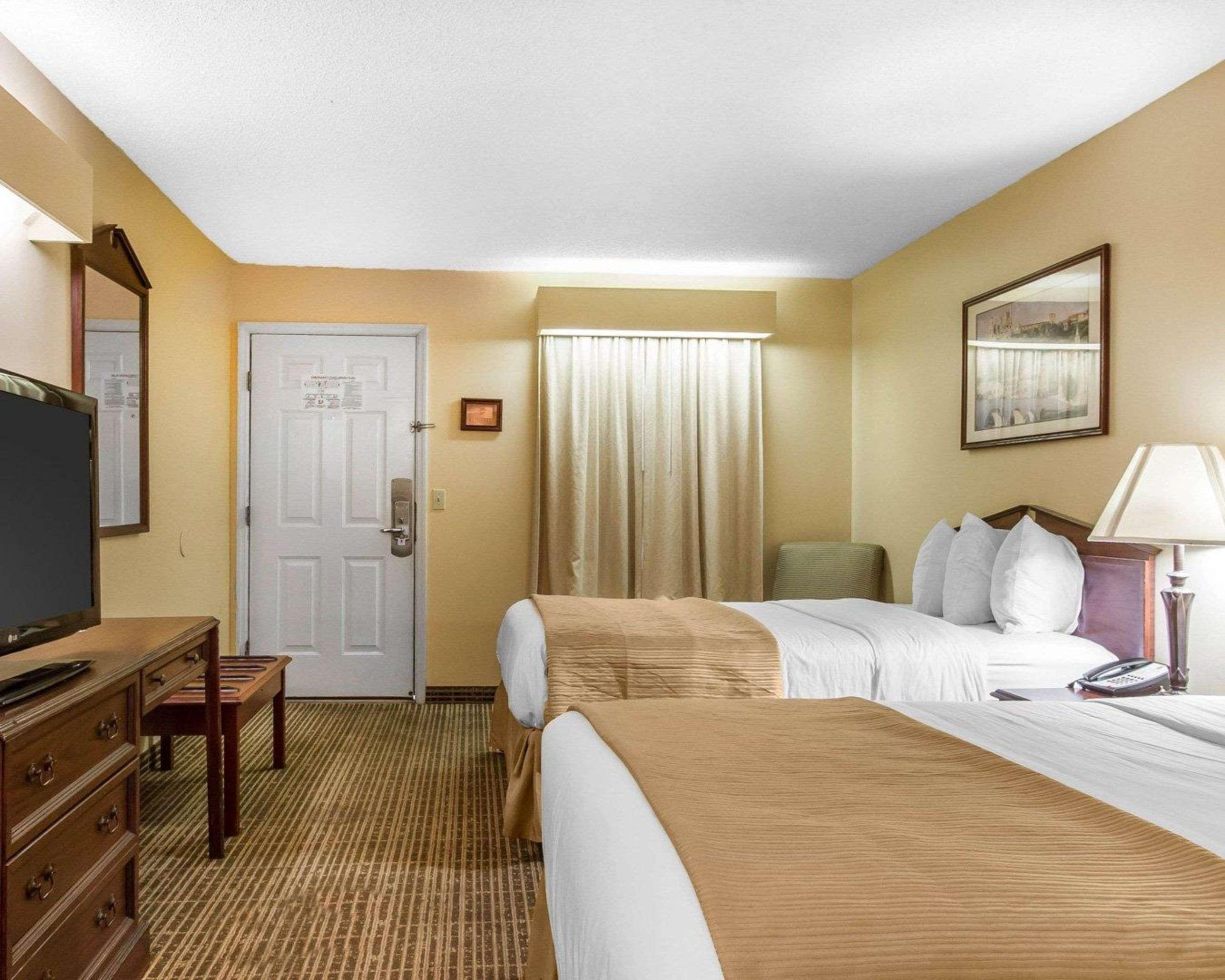 Hotel Baymont By Wyndham Selma Exterior foto