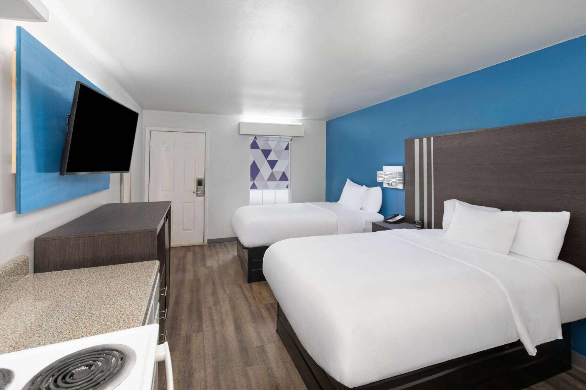 Hotel Baymont By Wyndham Selma Exterior foto