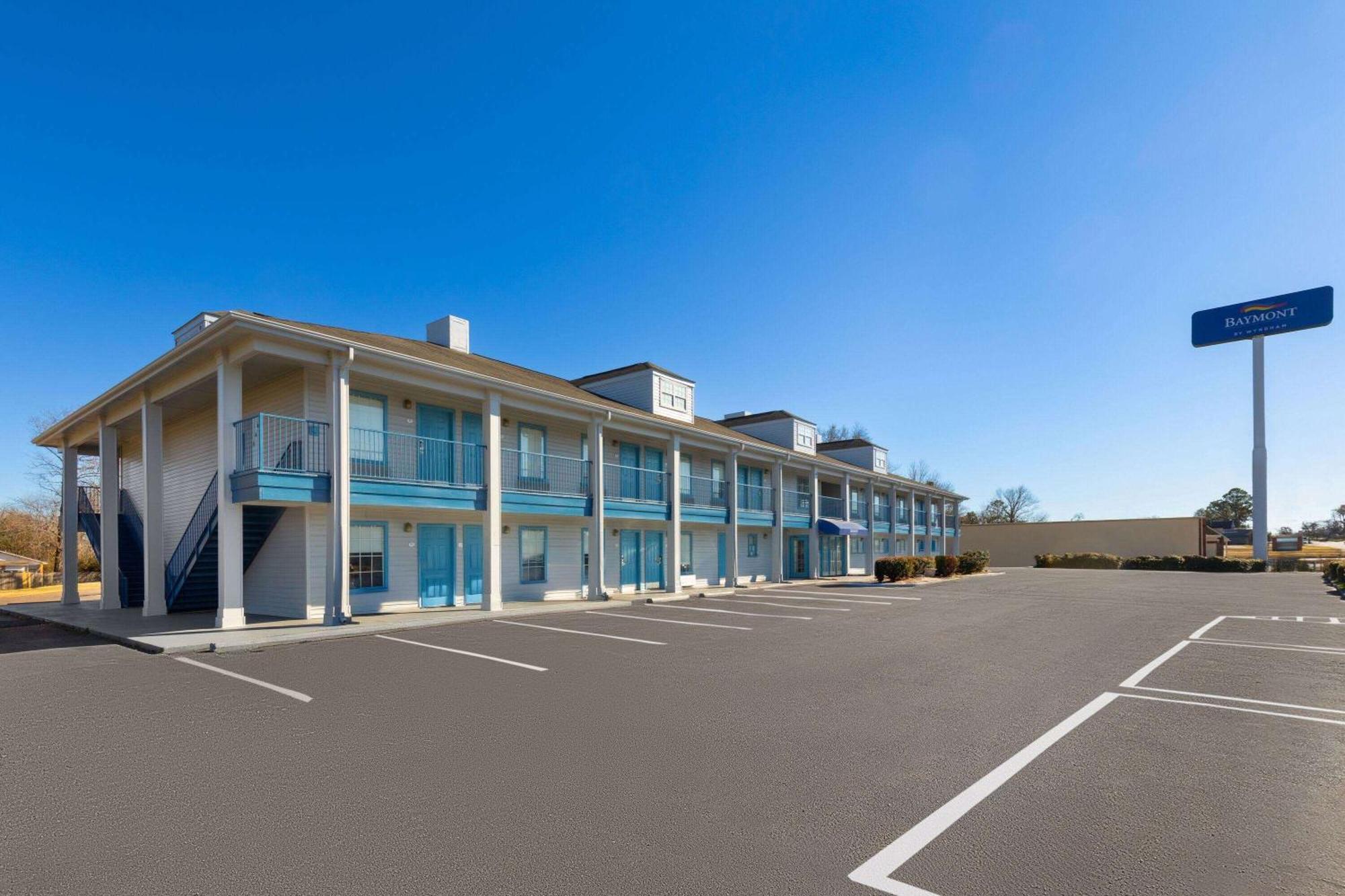 Hotel Baymont By Wyndham Selma Exterior foto